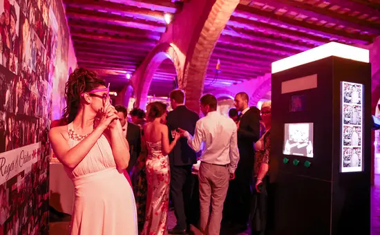 Photobooth avec écran latéral pour mariage